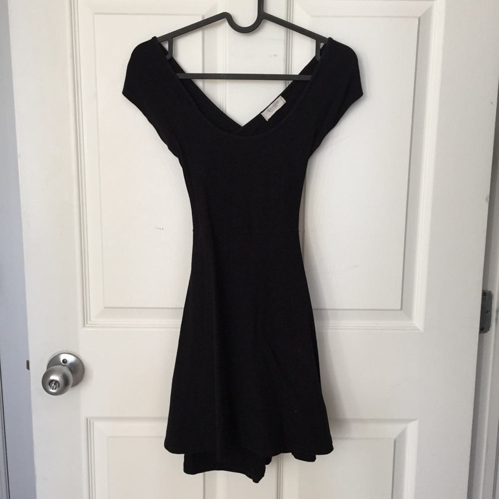 X shape back cutout deep u neck black mini dress